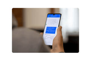 A cellphone that shows a conversation in Kimoby