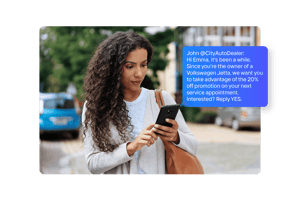Cliente qui reçoit un avis de rappel par message texte